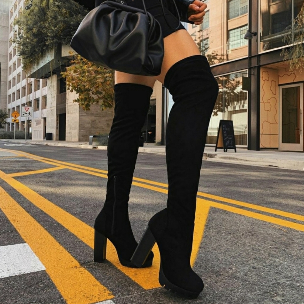 𝙇𝙖𝙨𝙩 Siz 11▪️Strechy Over The Knee Boot - Black